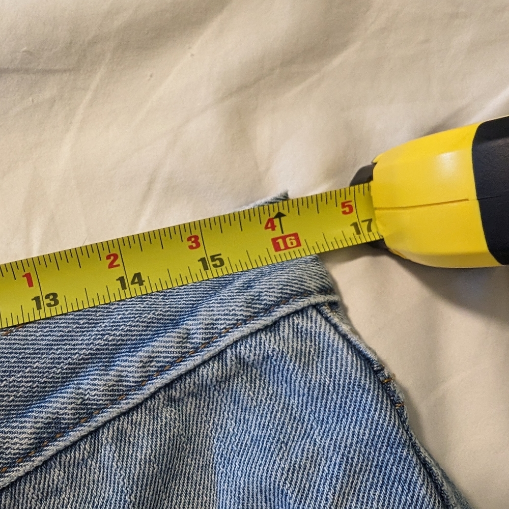 Levi's High Rise Shorts - Picture 7 of 8